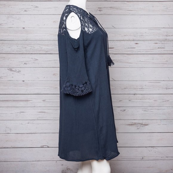 🍍5/$10 Heartloom Airlia cut out shoulder dress - Picture 7 of 11